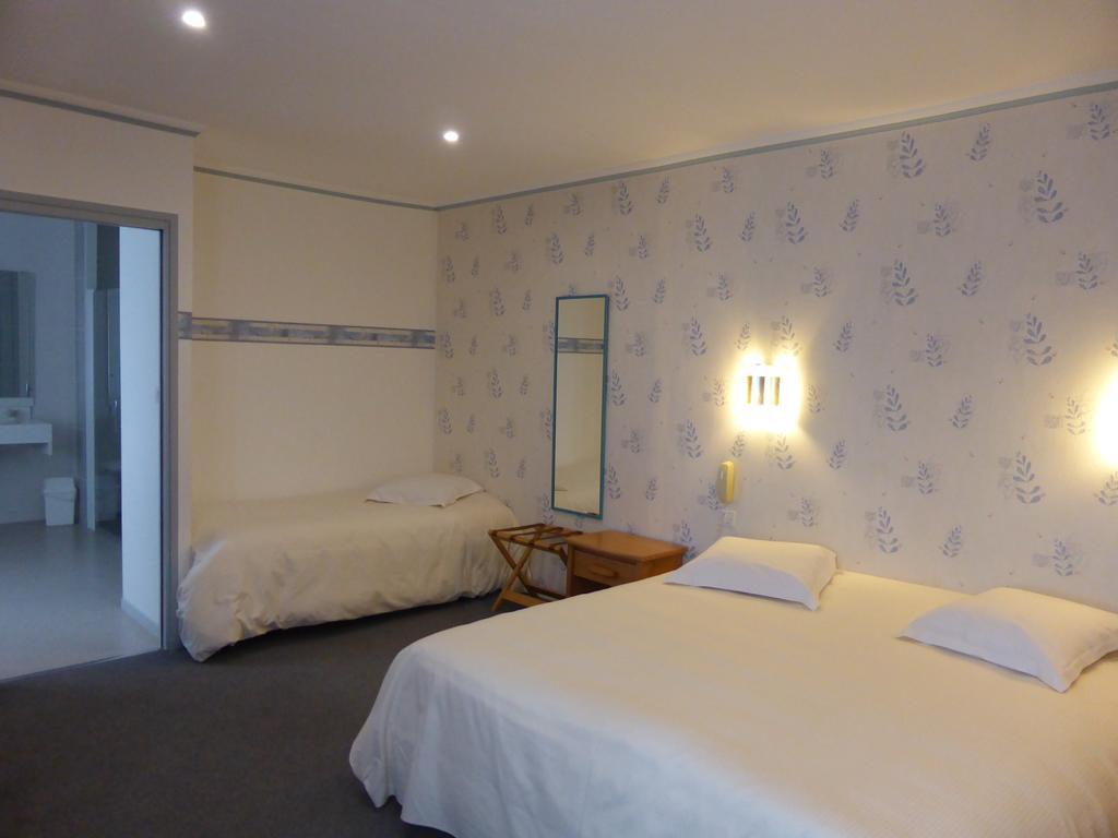 Logis Hostellerie Saint Louis Bollezeele Chambre photo